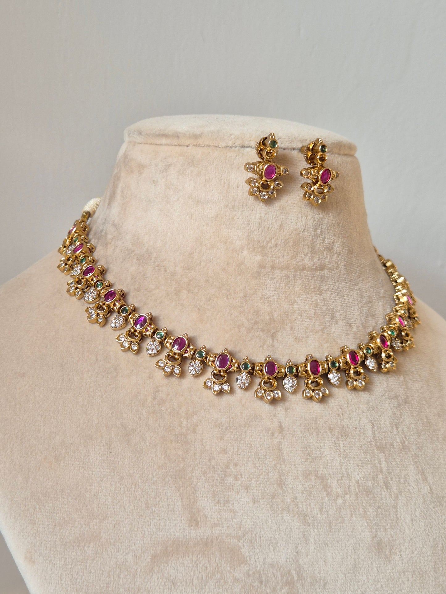 Eshani Necklace Set
