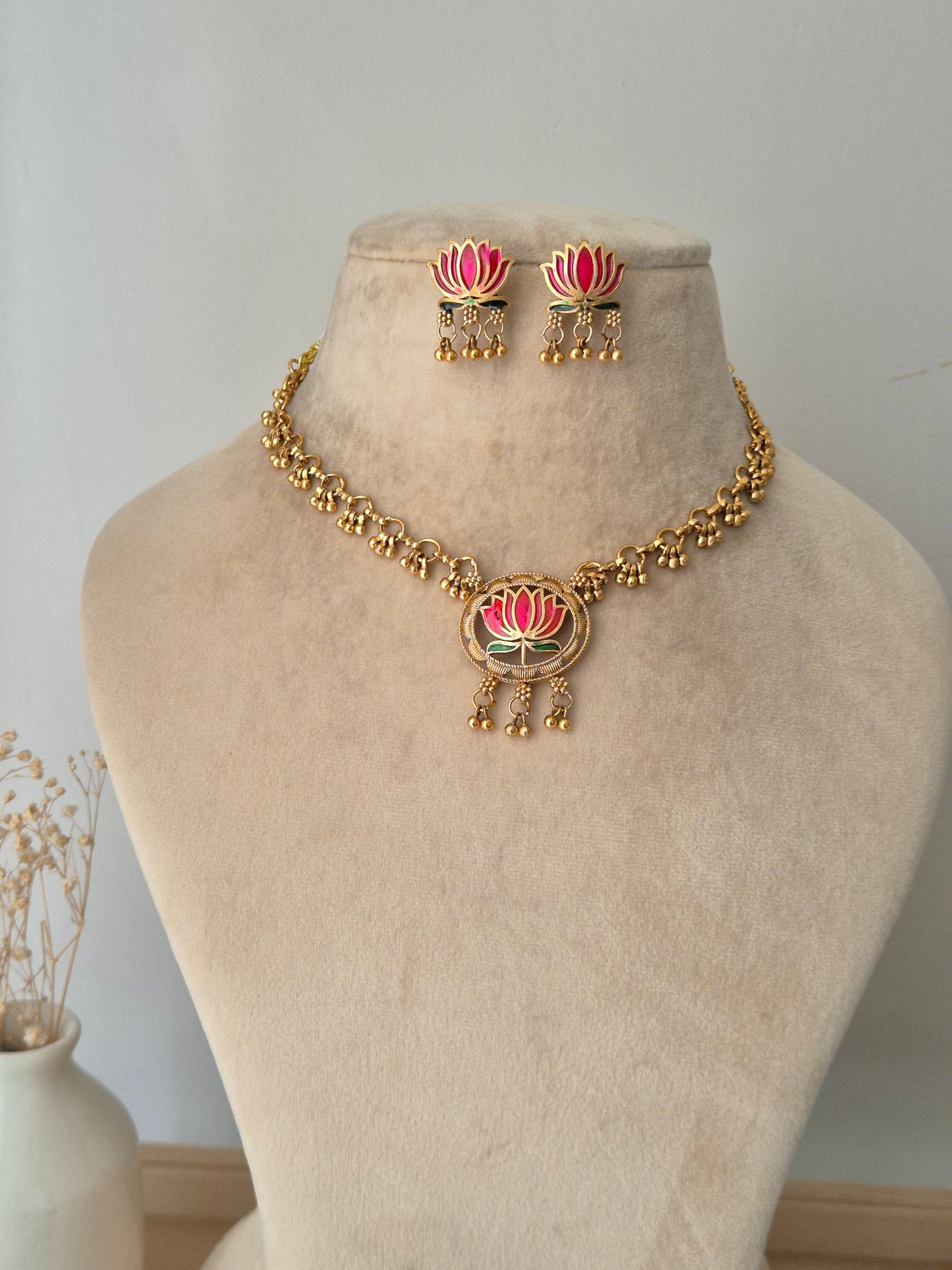 Latha Necklace Set