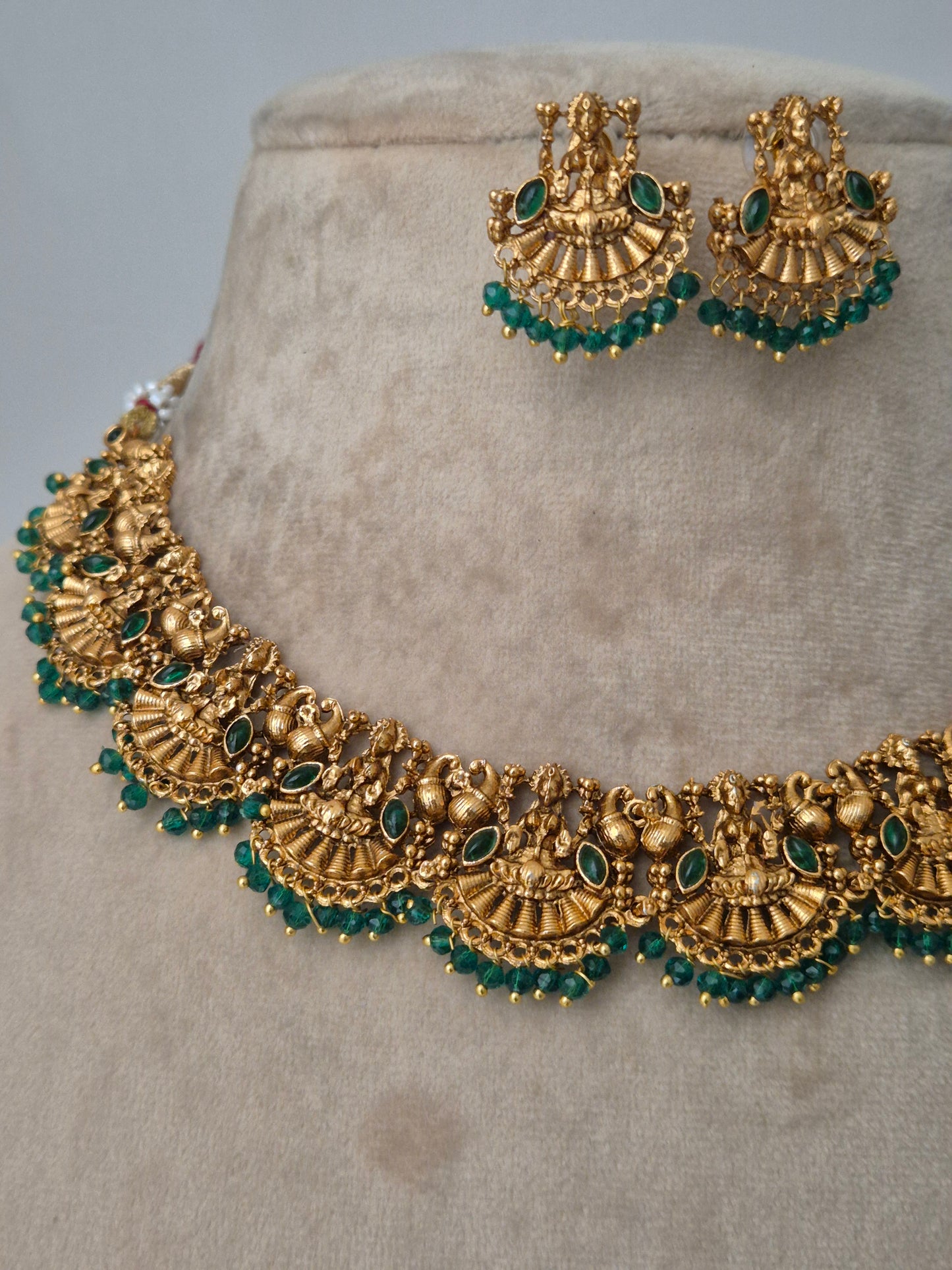Darpana Necklace Set