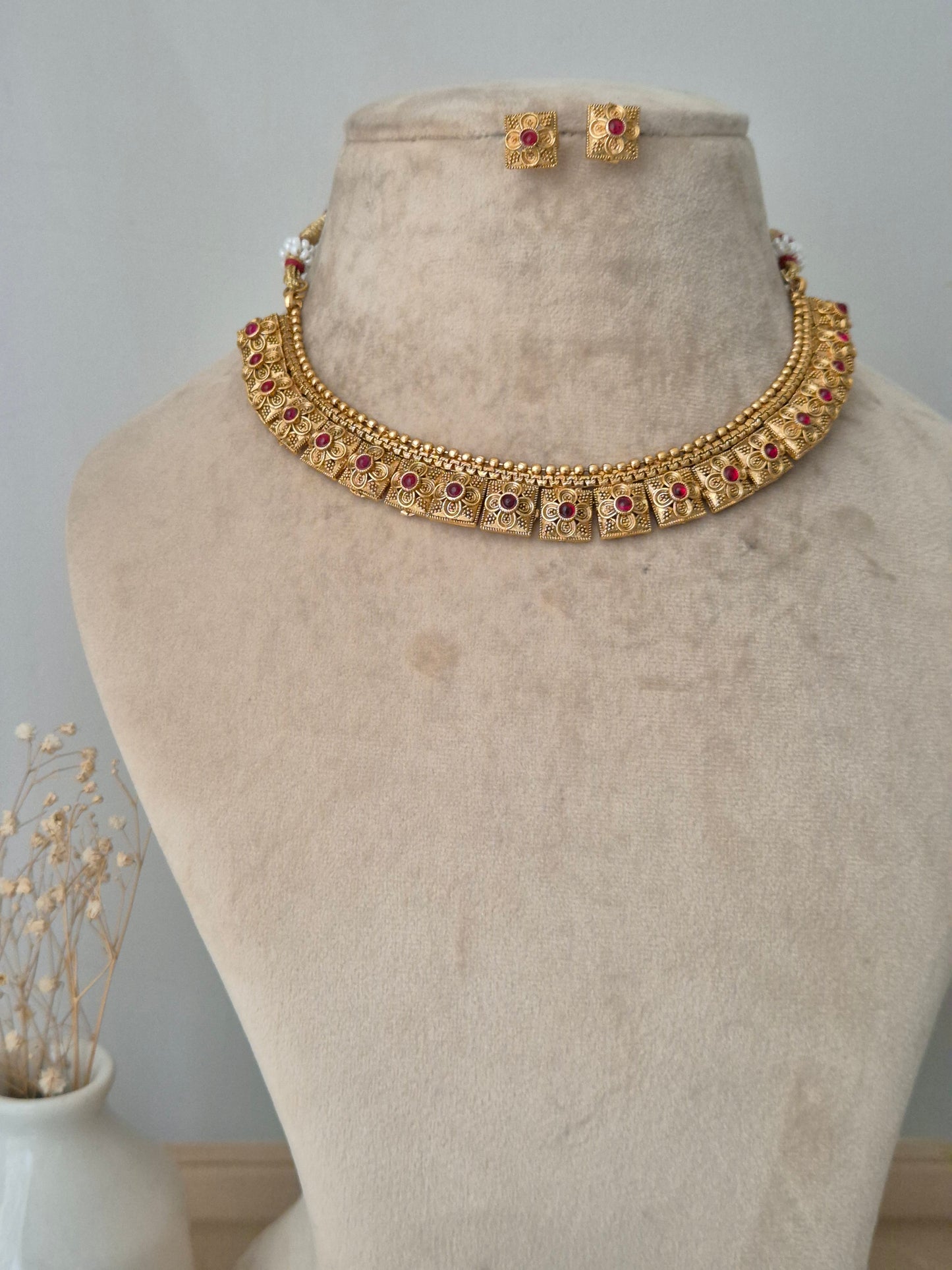 Chitra Necklace Set