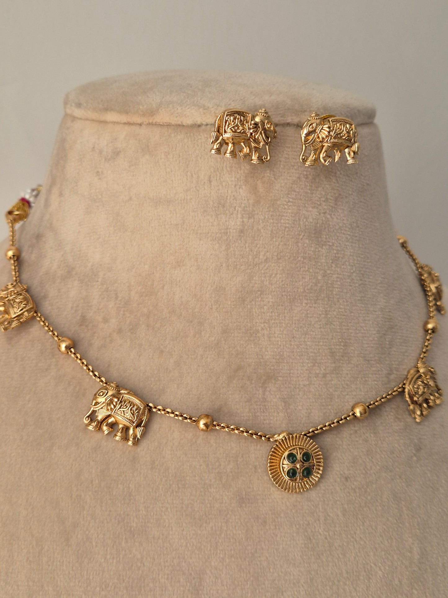 Yoshita Necklace Set