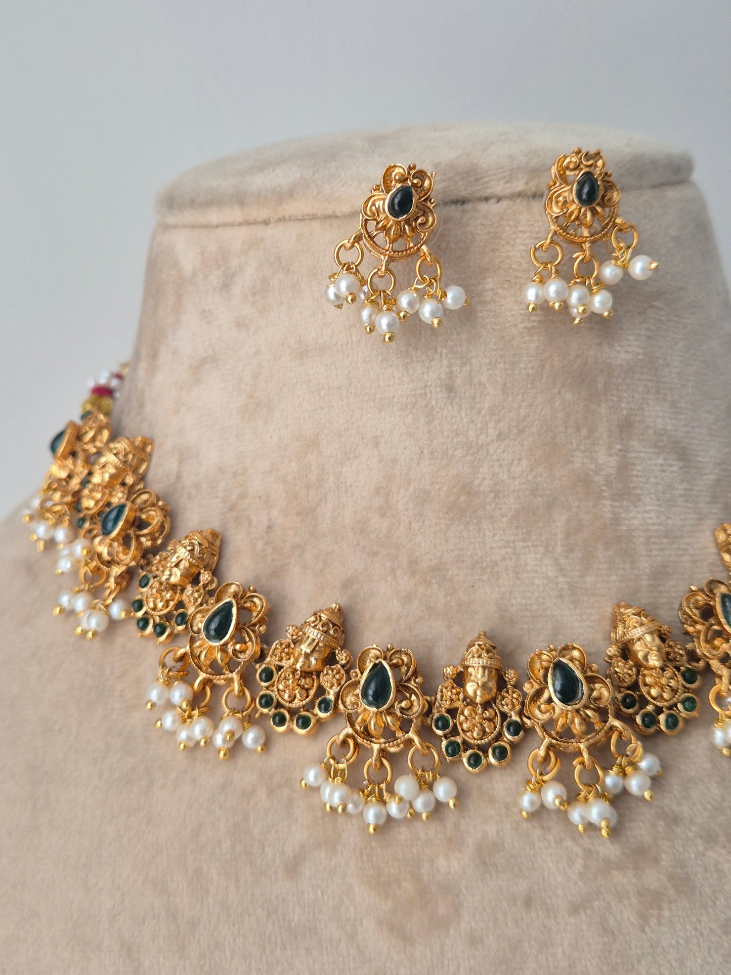 Neelam Necklace Set