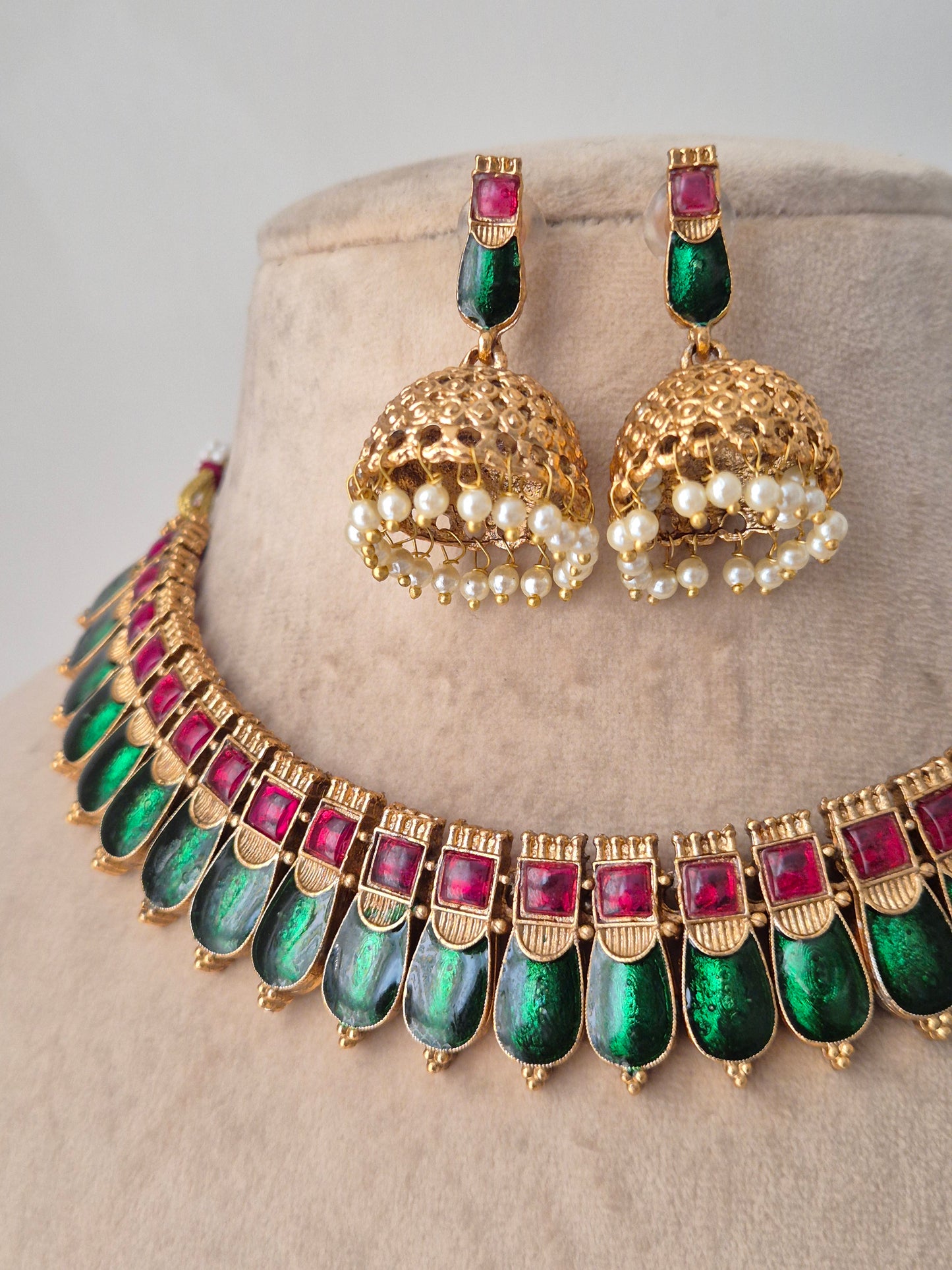 Hamsika Necklace Set