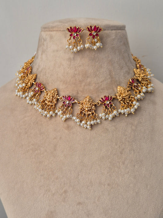 Ipshita Necklace Set