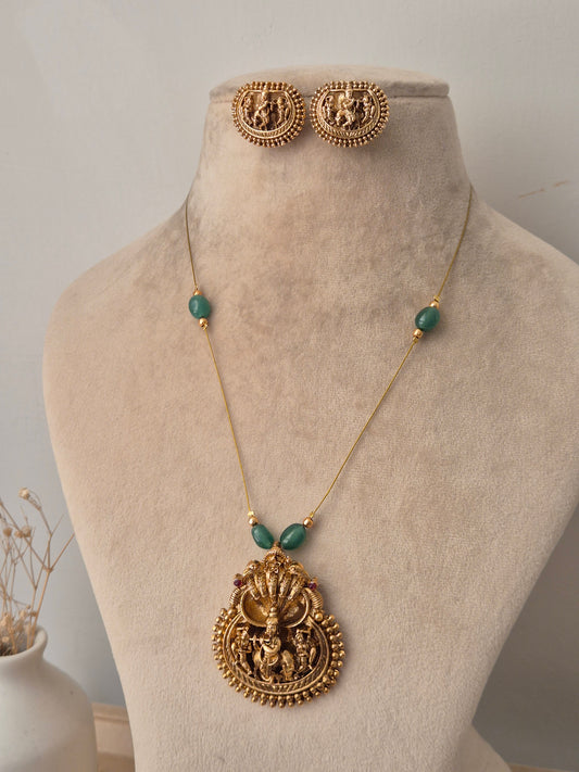 Uditi Invisible Chain Necklace Set