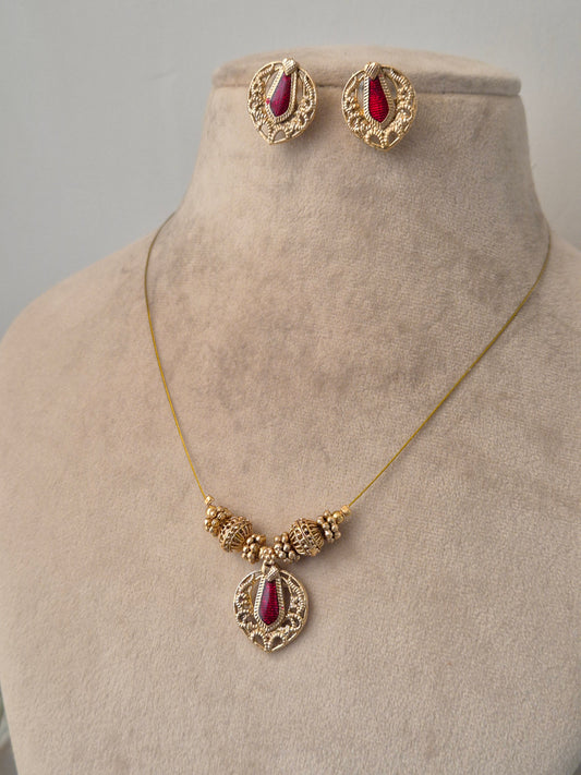 Induja Invisible Chain Necklace Set