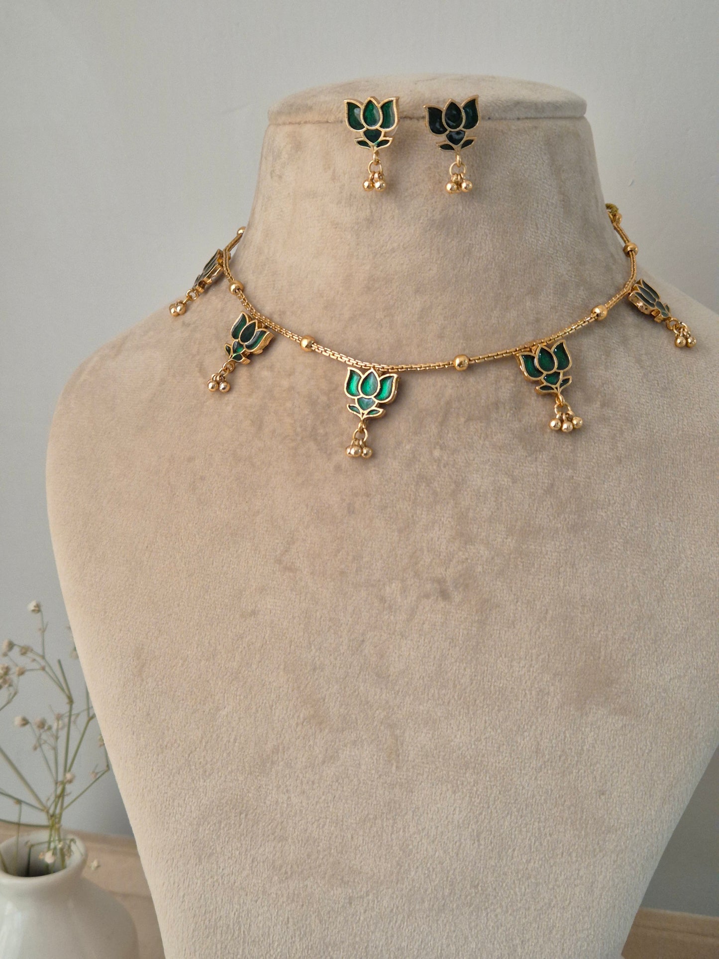 Ishwari Necklace Set