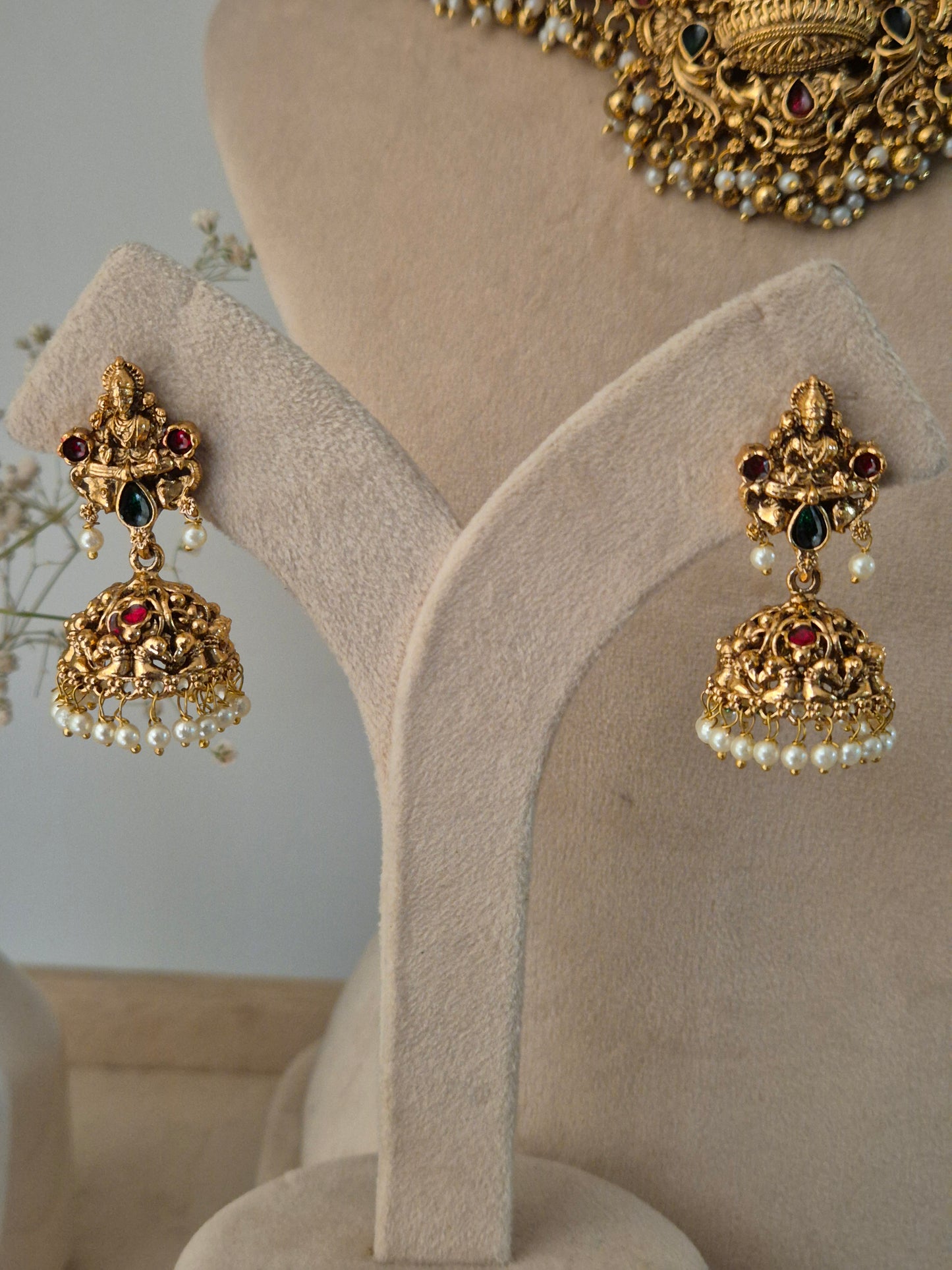 Itishree Necklace Set