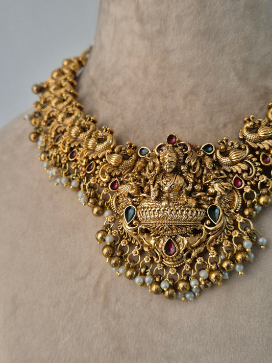 Itishree Necklace Set