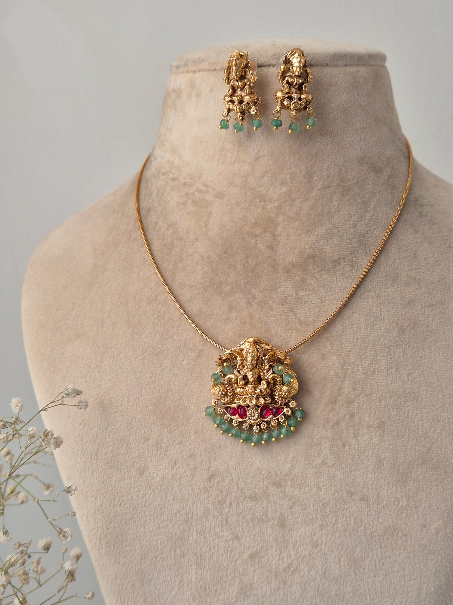 Yaadhavi Necklace Set