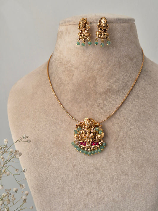 Yaadhavi Necklace Set