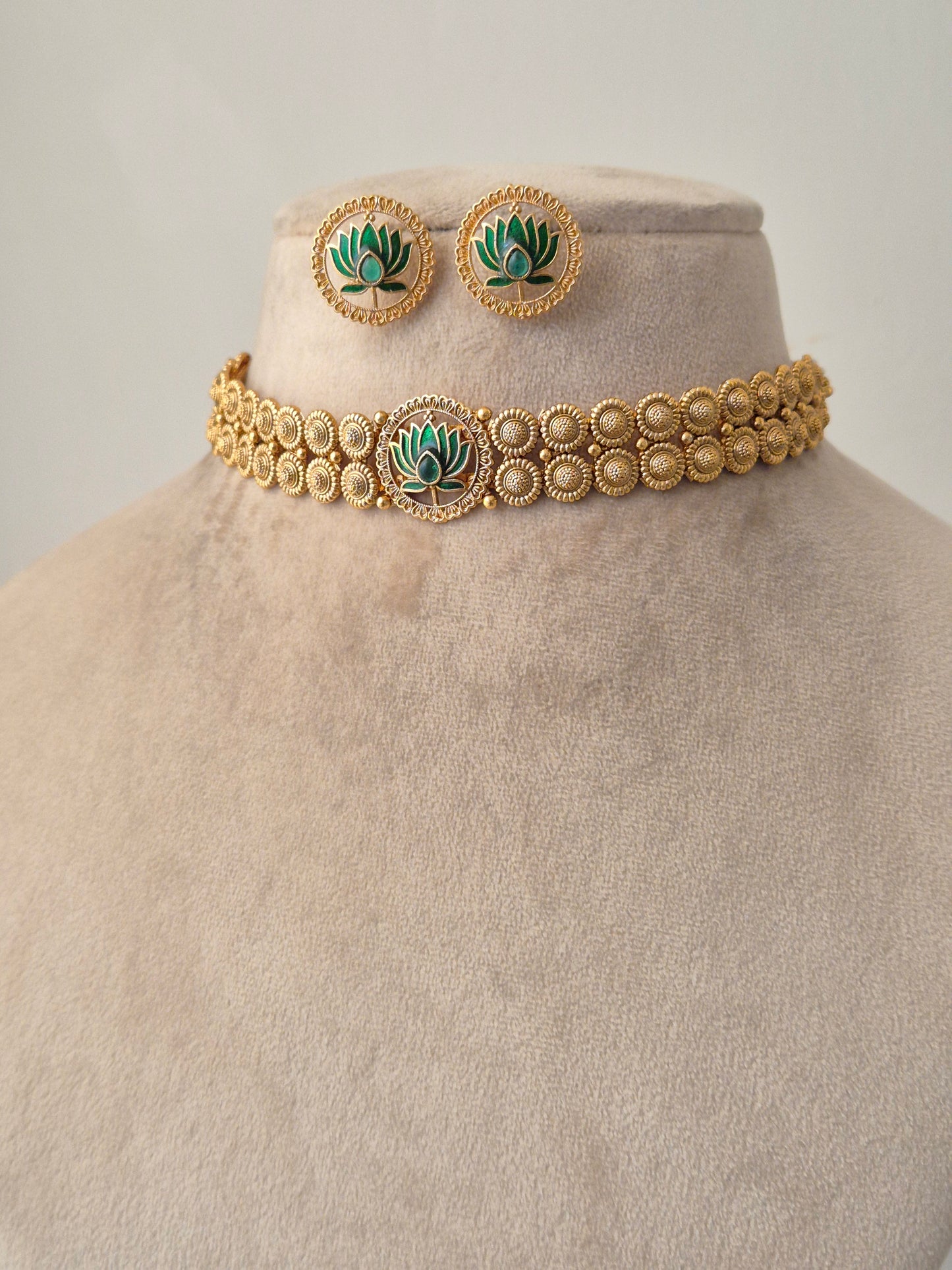 Ishu Choker Set