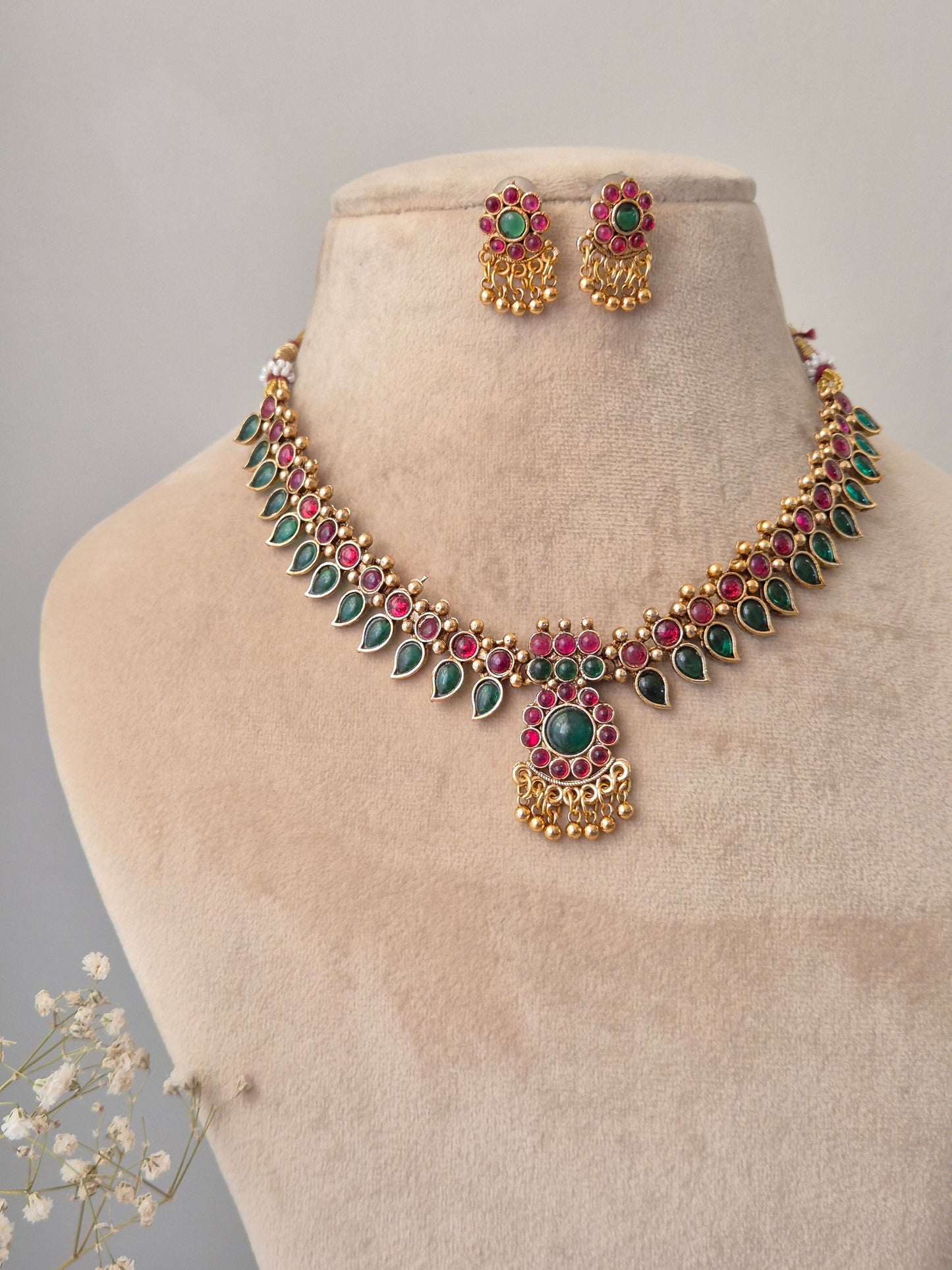 Weyra Necklace Set