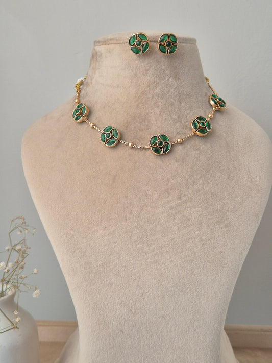 Paavi Necklace Set