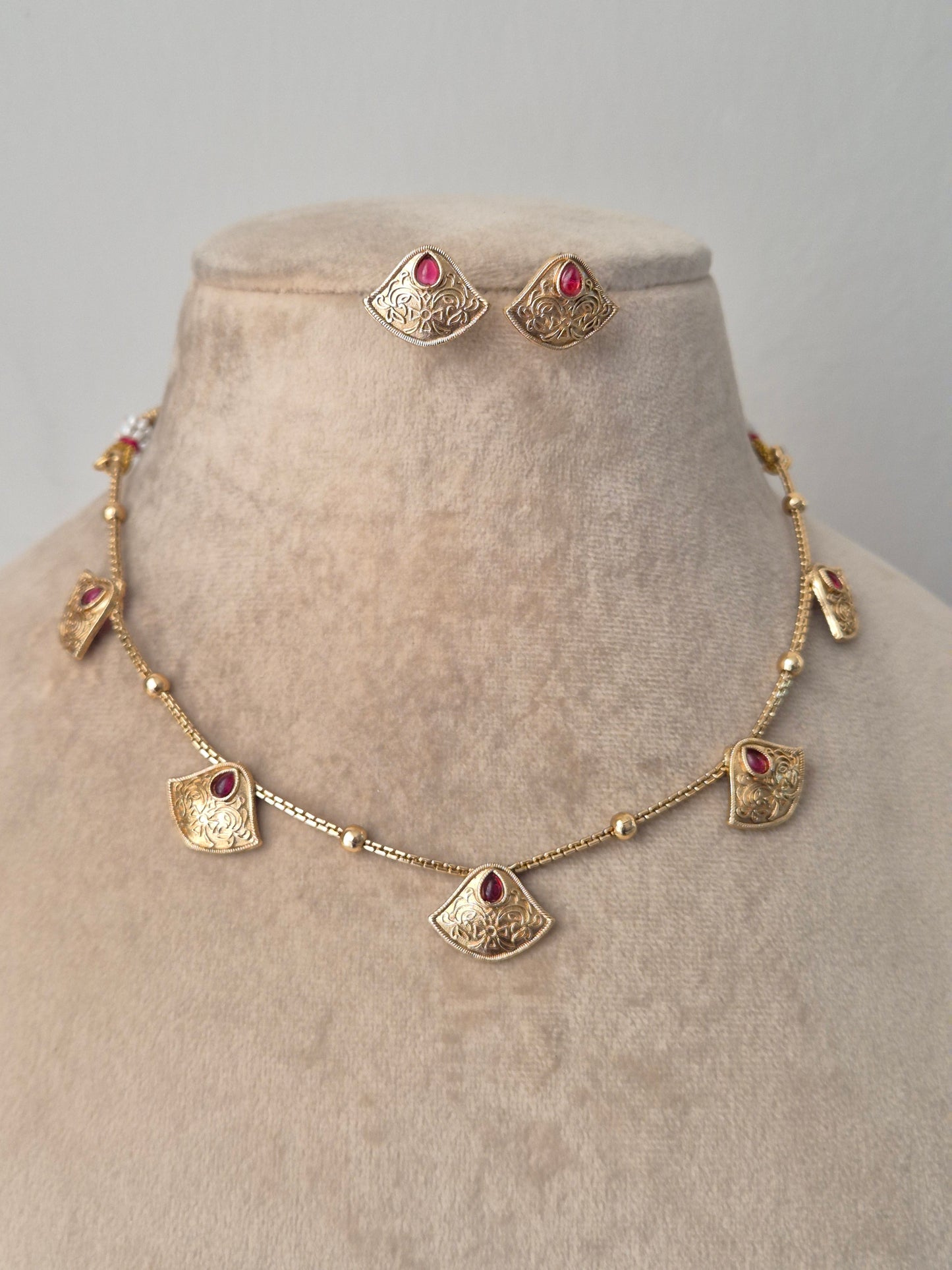 Teju Necklace Set