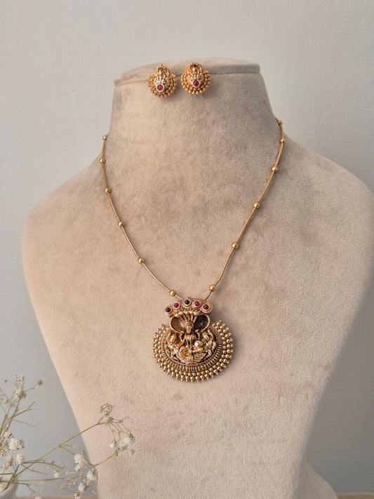 Viji Necklace Set