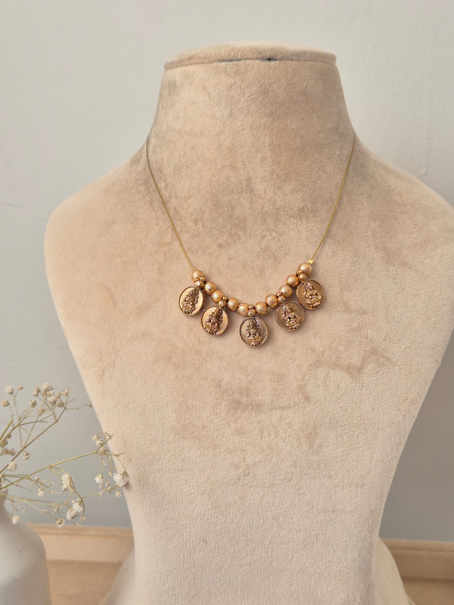 Paravi Invisible Chain Necklace