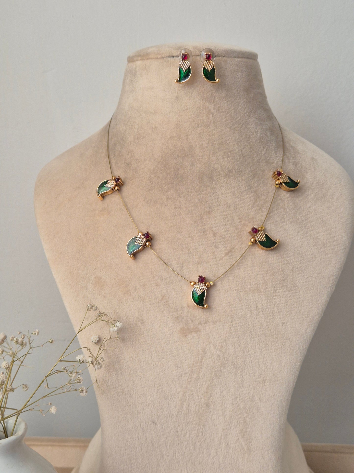 Bhomira Invisible Chain Necklace Set