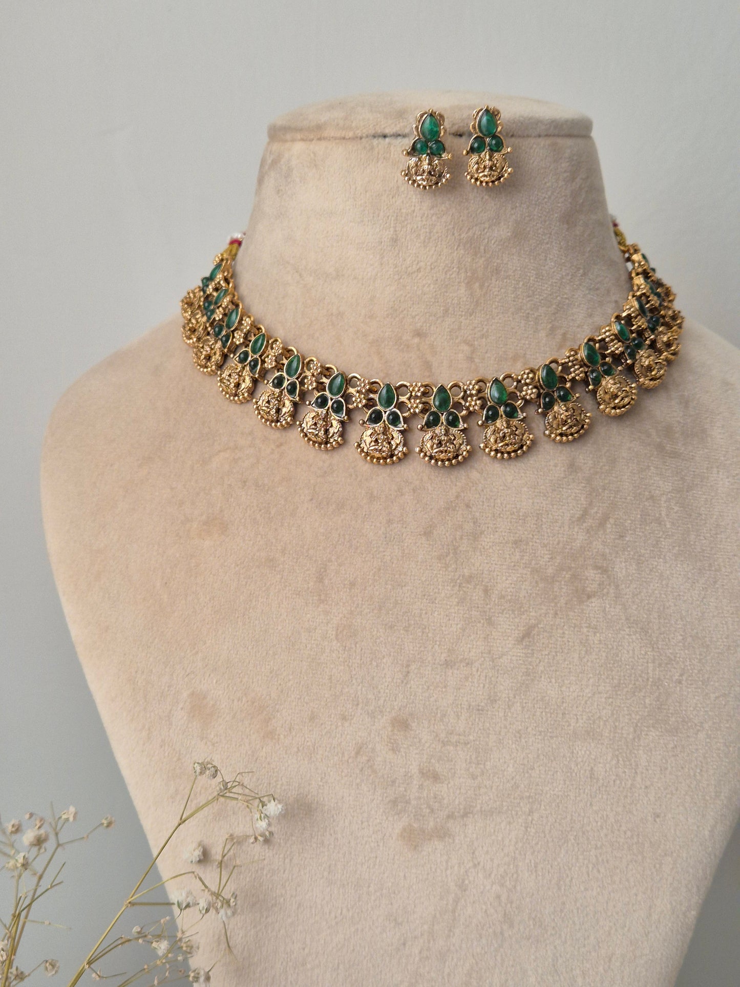 Dharya Necklace Set