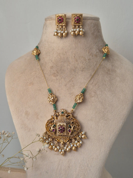 Bhuvi Invisible Chain Necklace Set