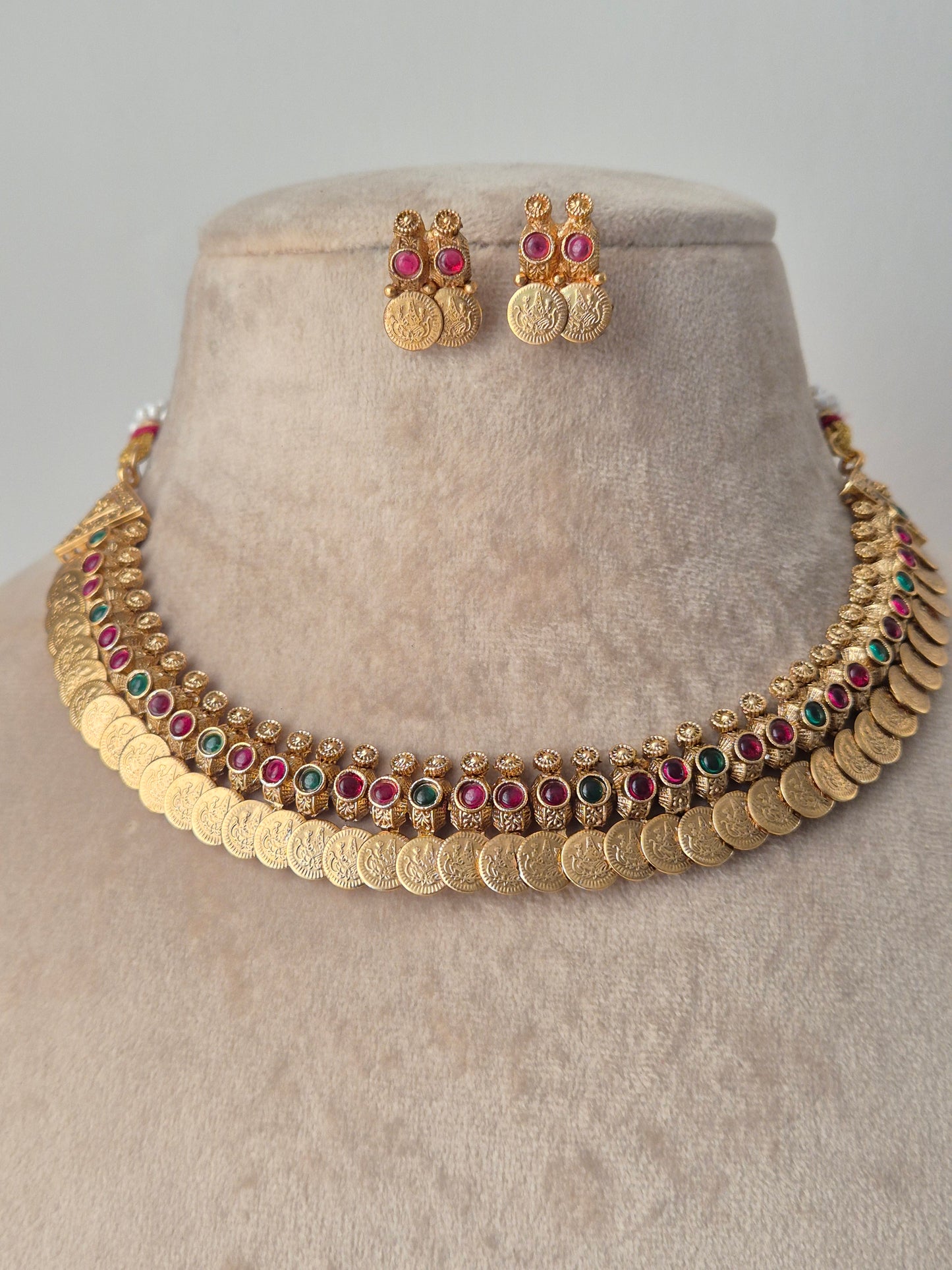 Vamini Necklace Set