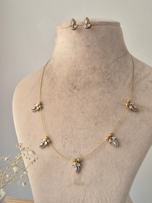 Nivra Invisible Chain Necklace Set