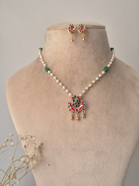 Devna Necklace Set