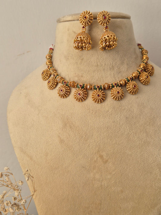 Yahvi Necklace Set