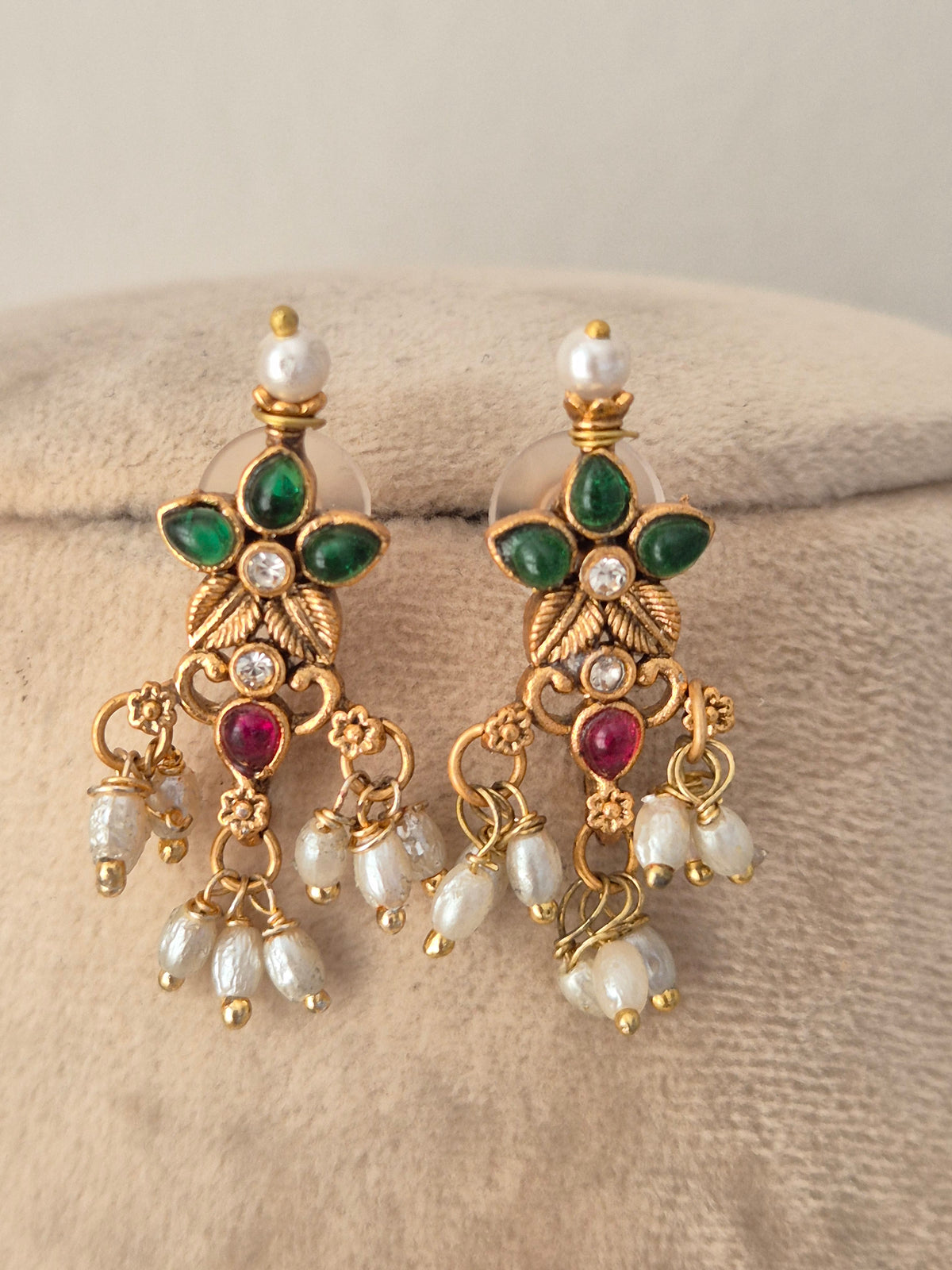 Rutvika Necklace Set