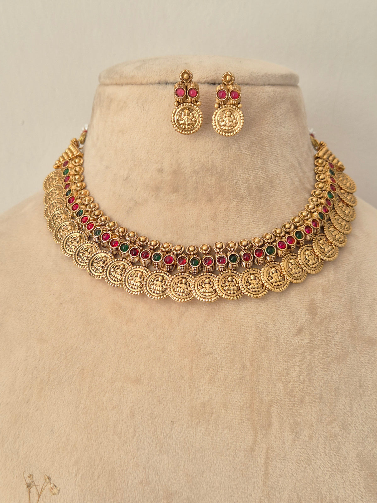 Dravya Necklace Set