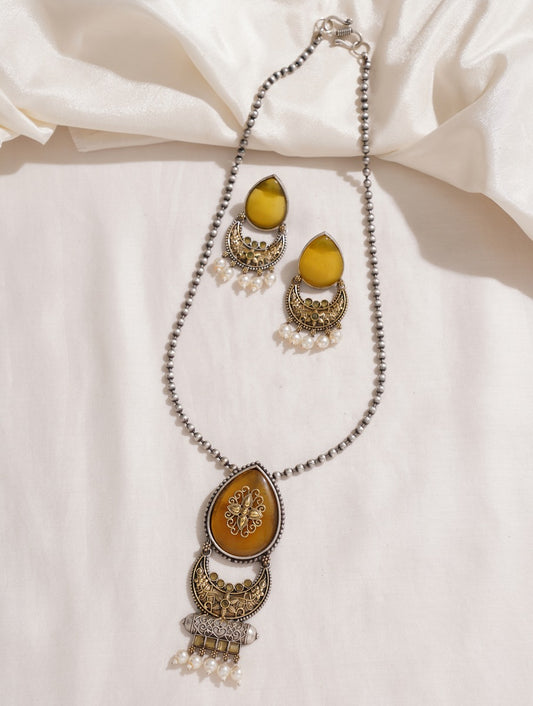 Yellow gold necklace set, Eila by Naitri, traditional festive look.