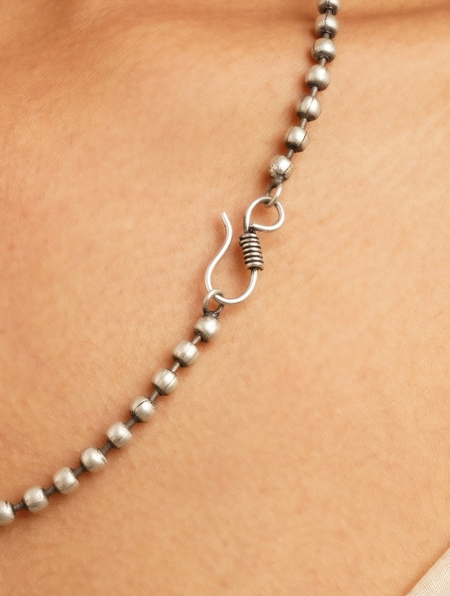 Orange stone pendant necklace set, Taru by Naitri, shown with matching earrings.