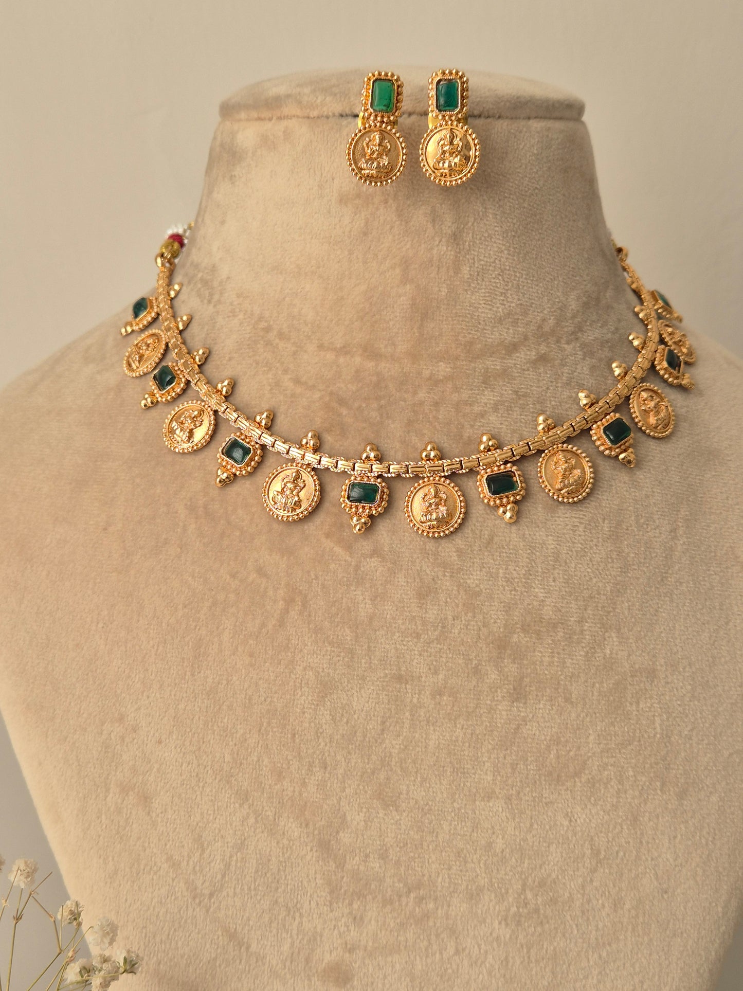 Gold jewelry for perfect ethnic events easy to carry, light weight, imitation jewellery by naitri.in
