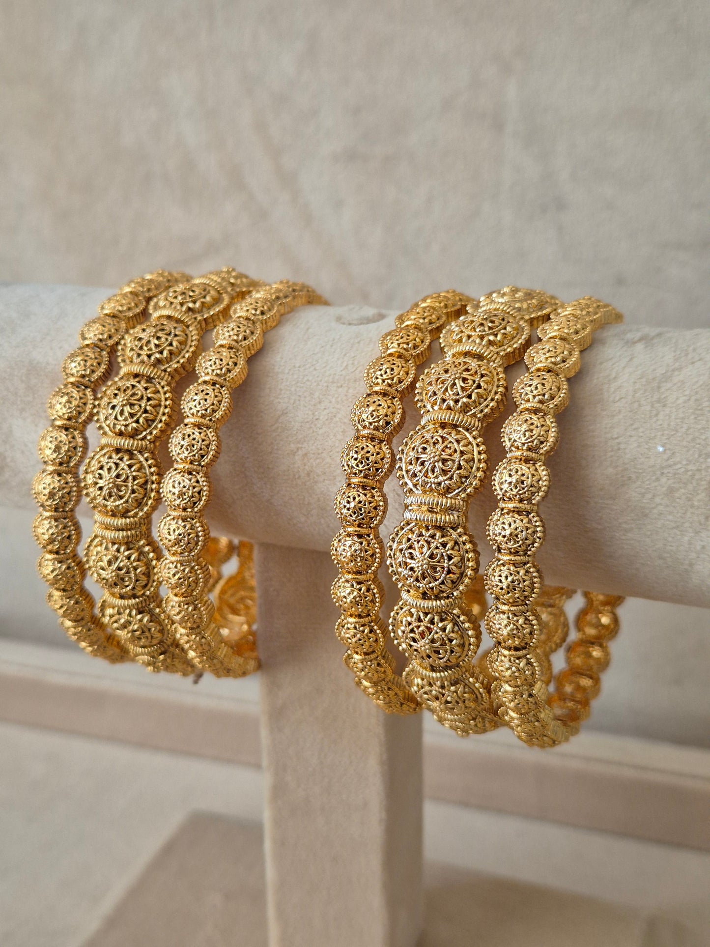 Set of 6 gold bangles By naitriin