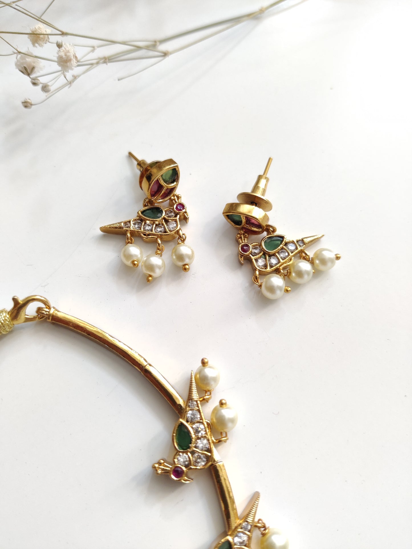 Classic gold-tone necklace set in metal alloy, photographed to highlight smooth finish and traditional look