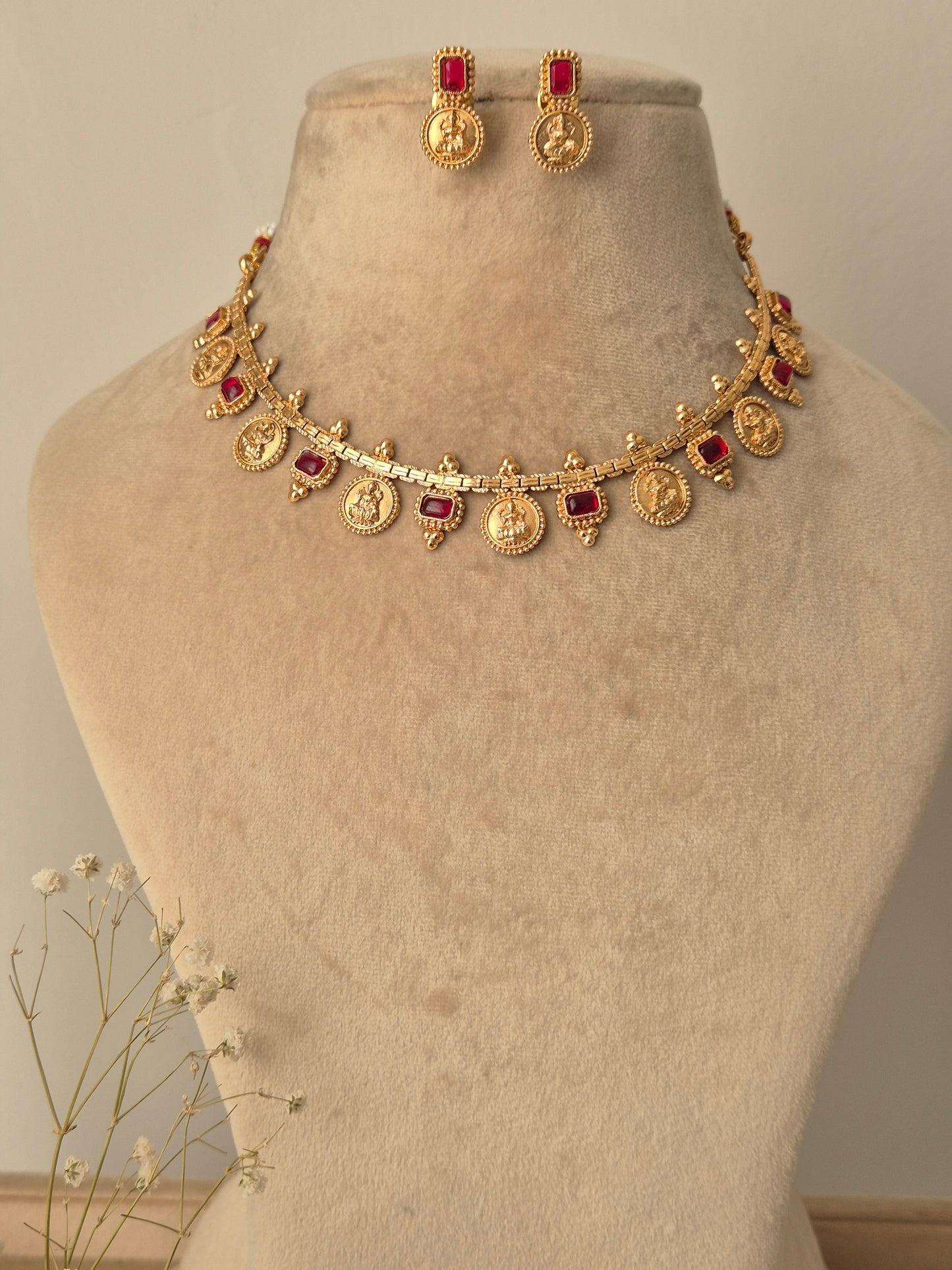 Gold necklace with red gemstone Timeless, High-quality by naitri.in
