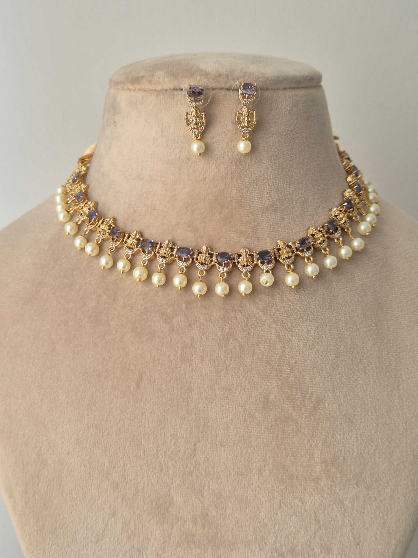 beautifully crafted necklace eye catching and attractive as you style by naitri.in