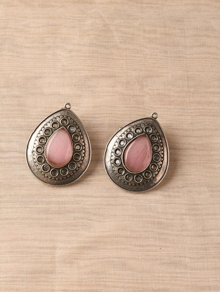 Beige and silver beaded necklace set, Resha by Naitri, with matching earrings.