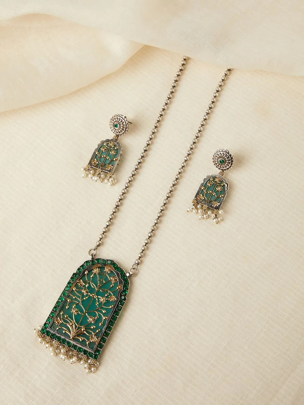 Falguni Necklace Set