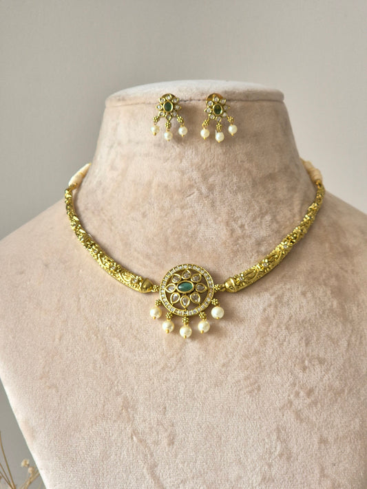 Vishi Necklace Set