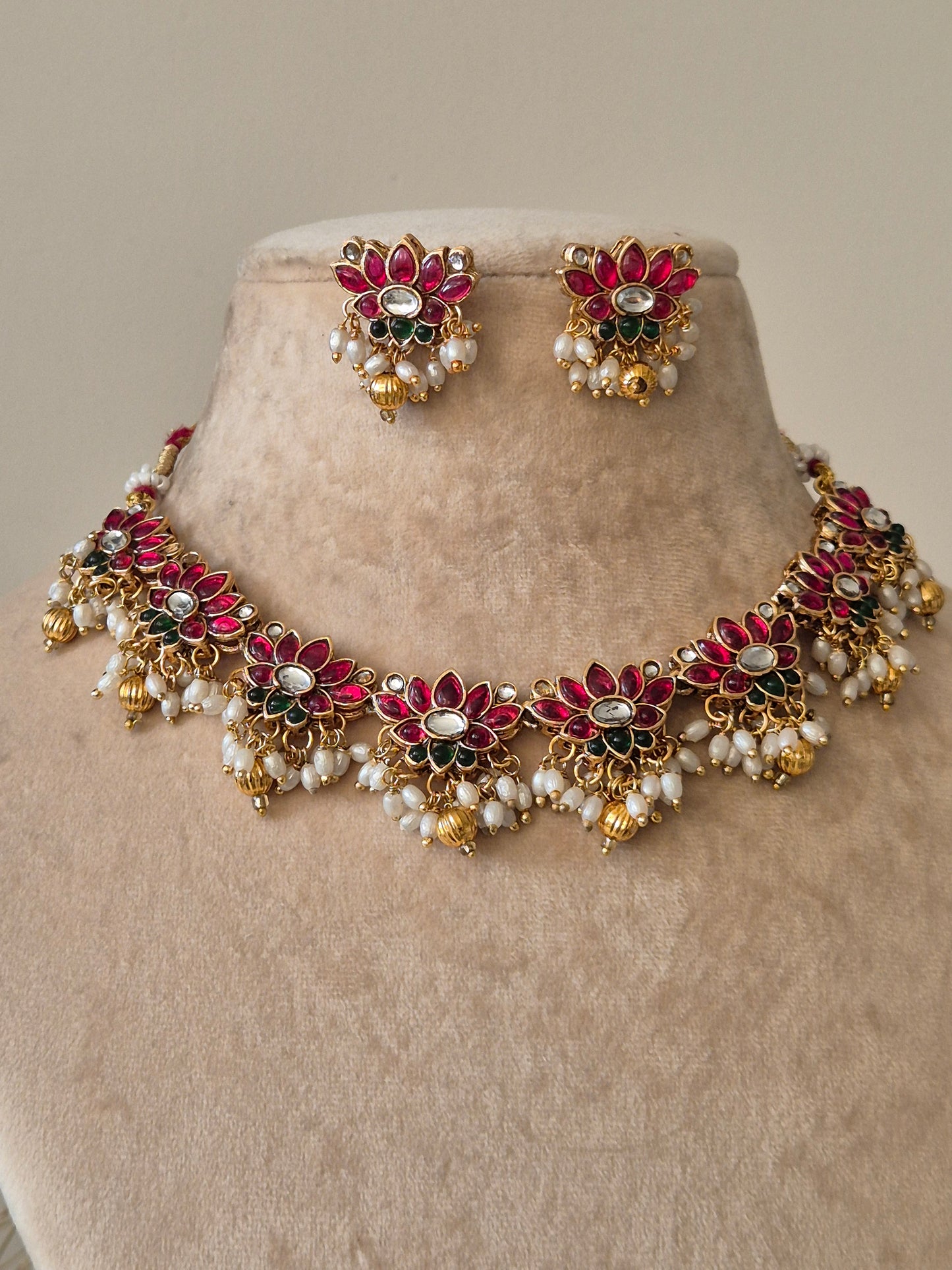 Mridula Necklace Set