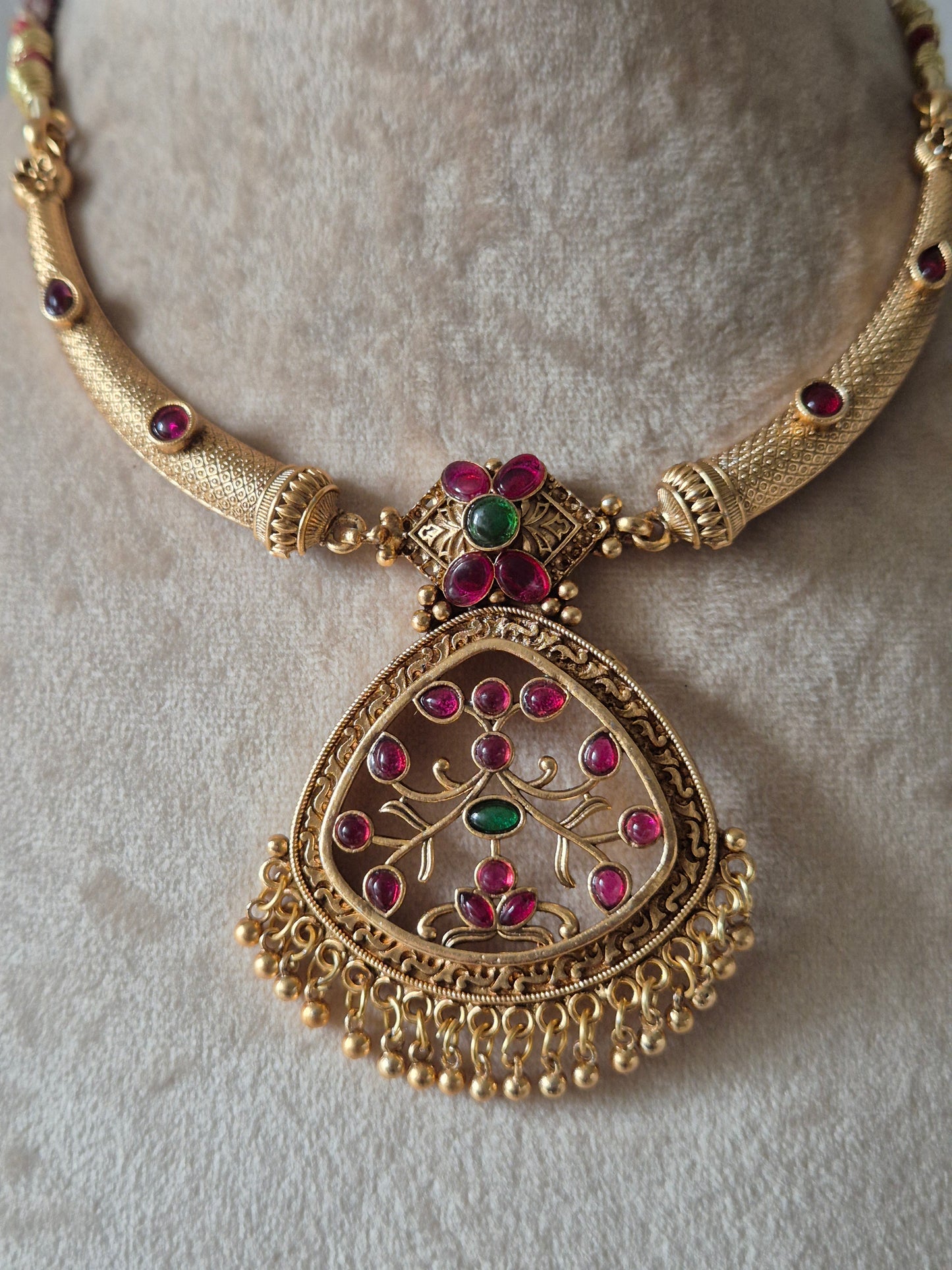 Lasya Necklace Set