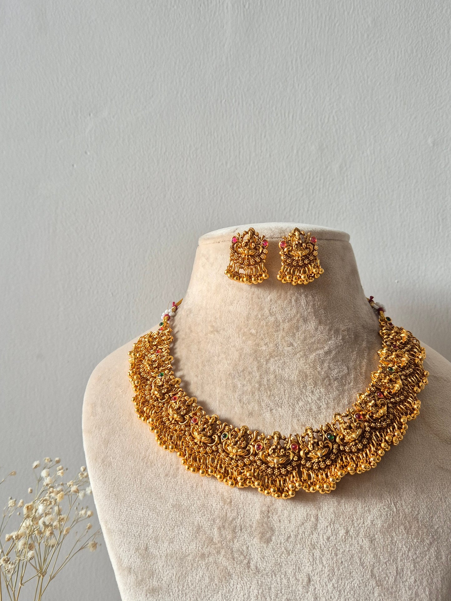 Vibha Necklace Set