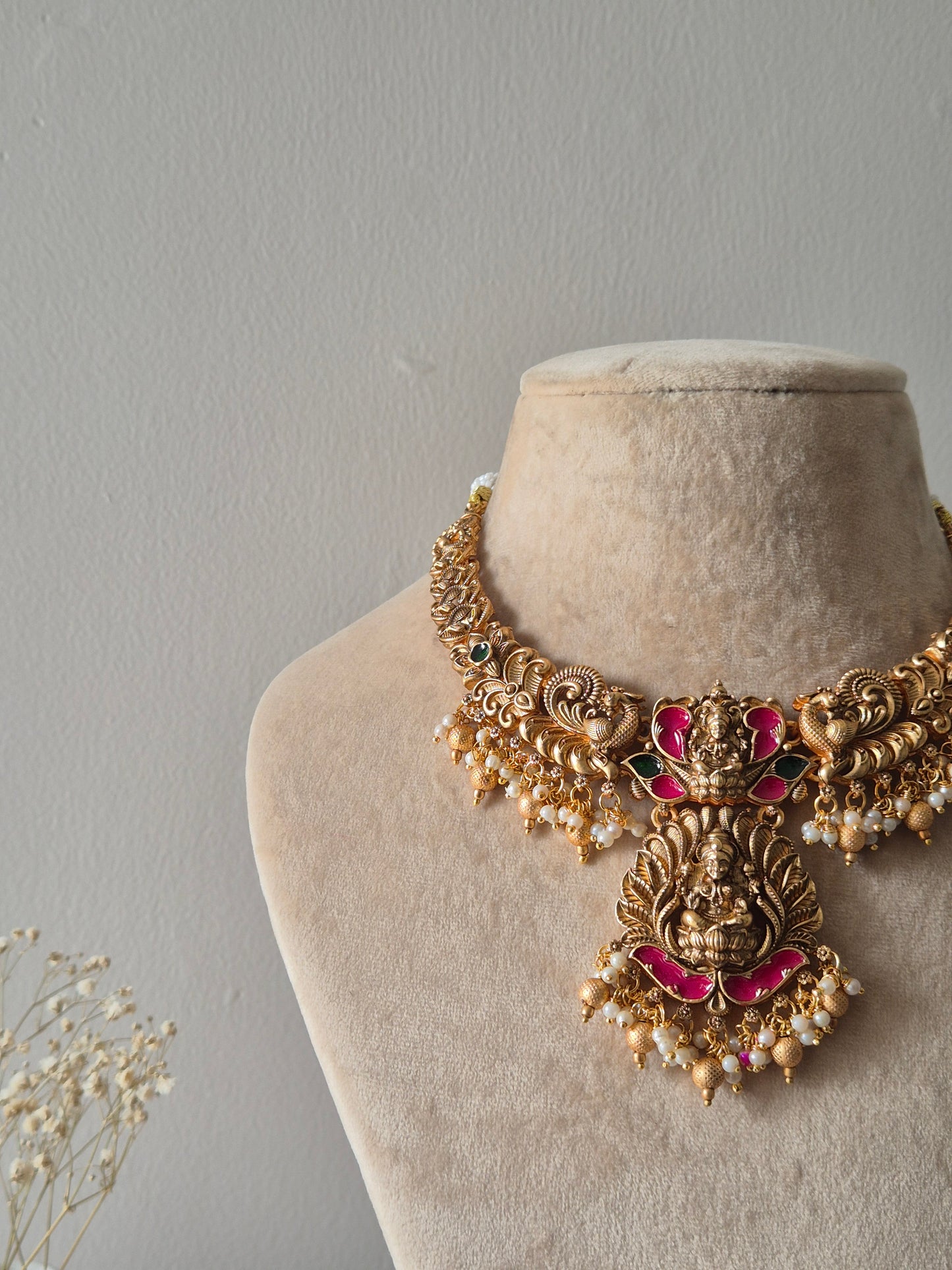 Urmila Necklace Set