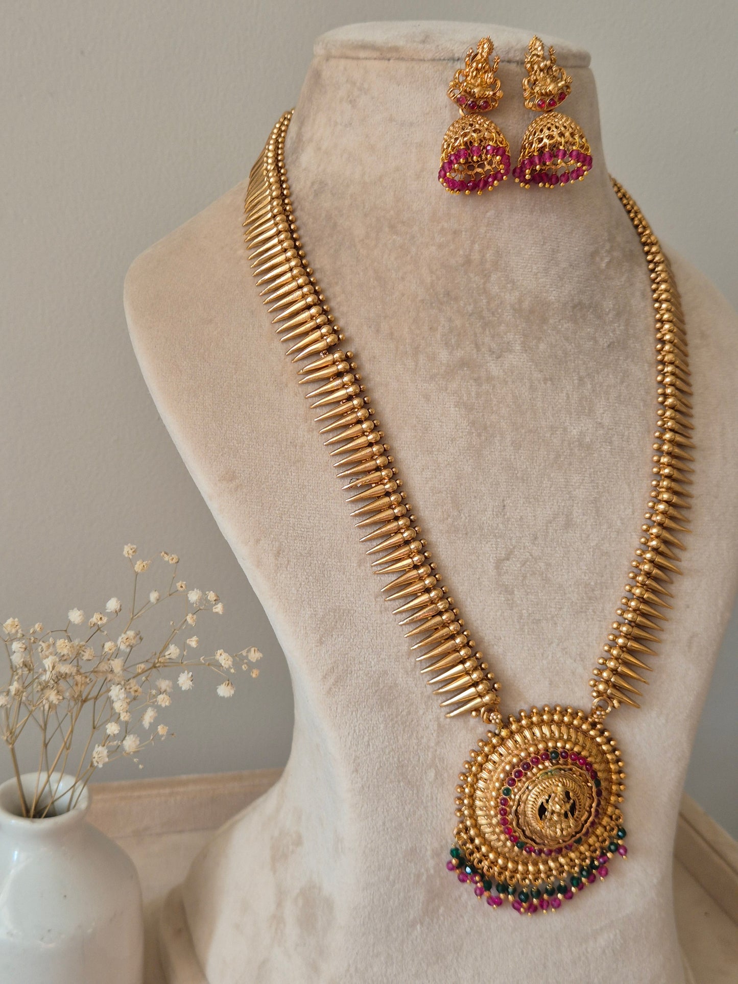 Narmada Necklace Set