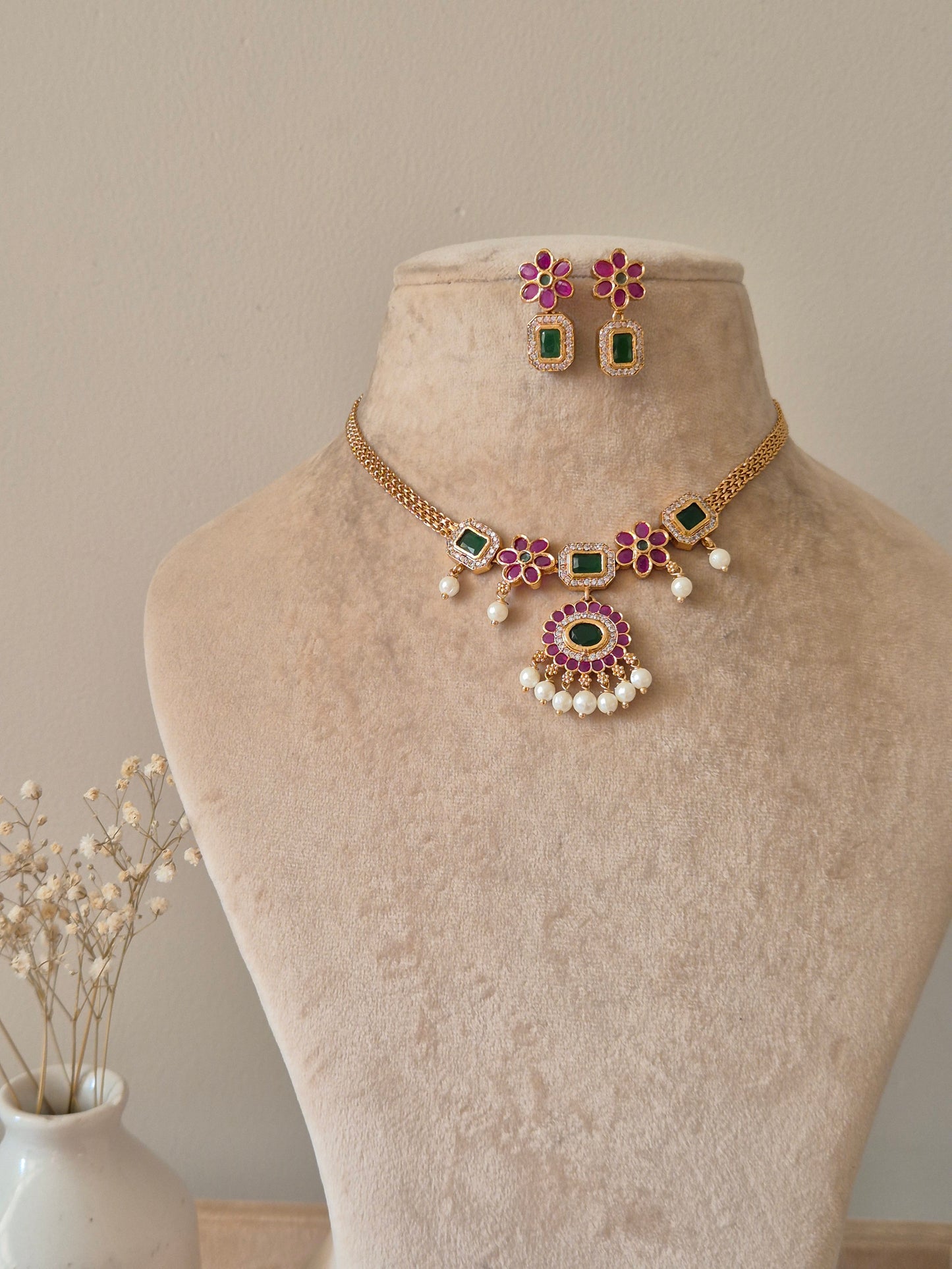 Parinita Necklace Set
