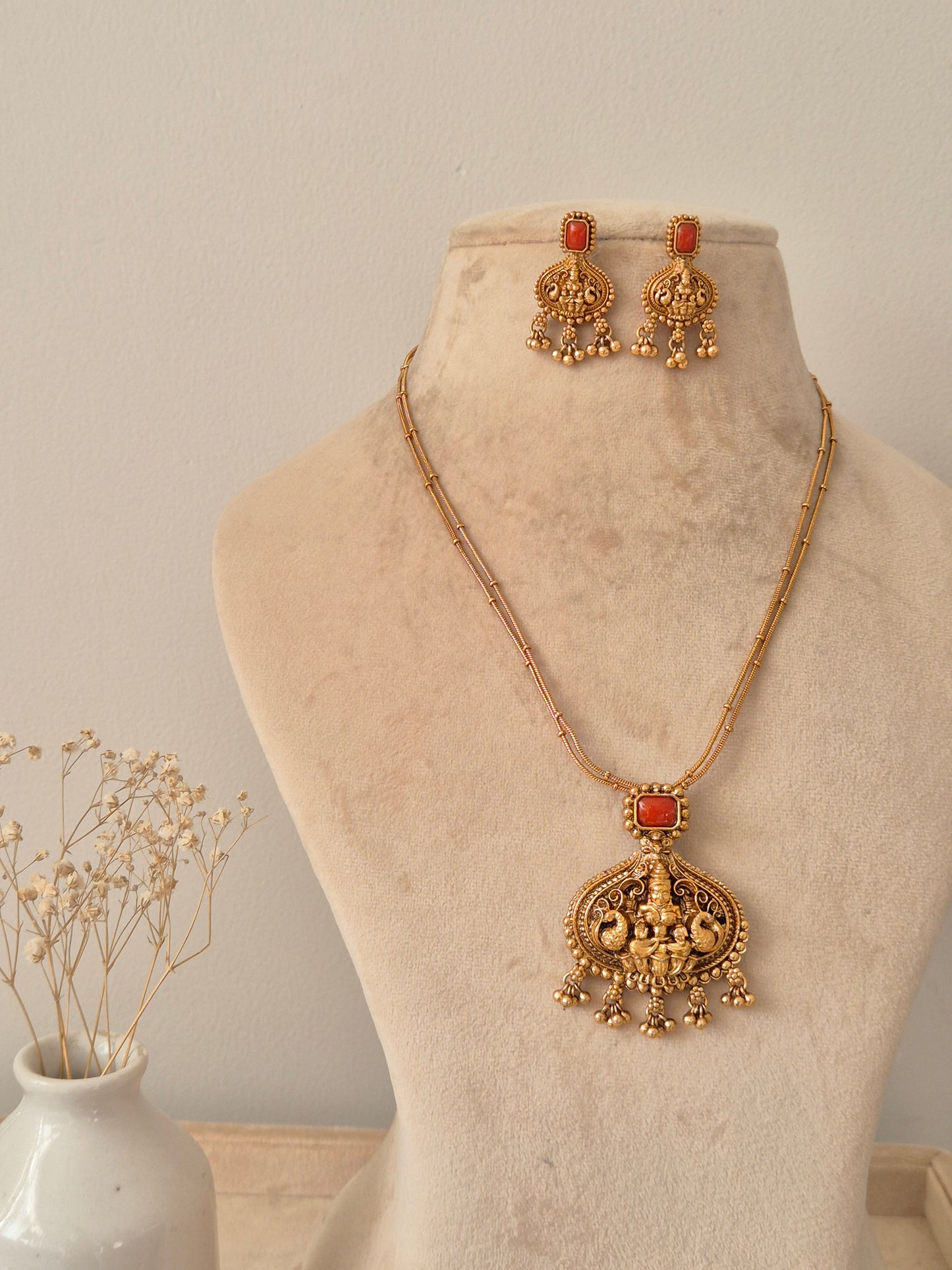 Urisha Necklace Set