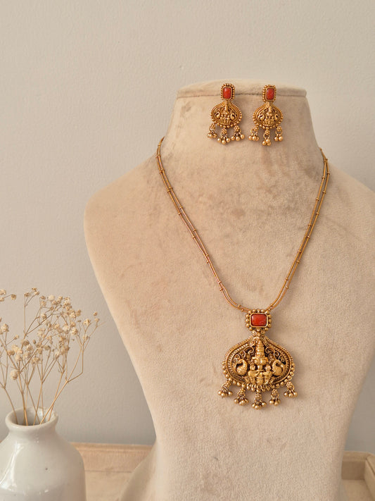 Urisha Necklace Set