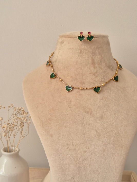 Janvika Necklace Set