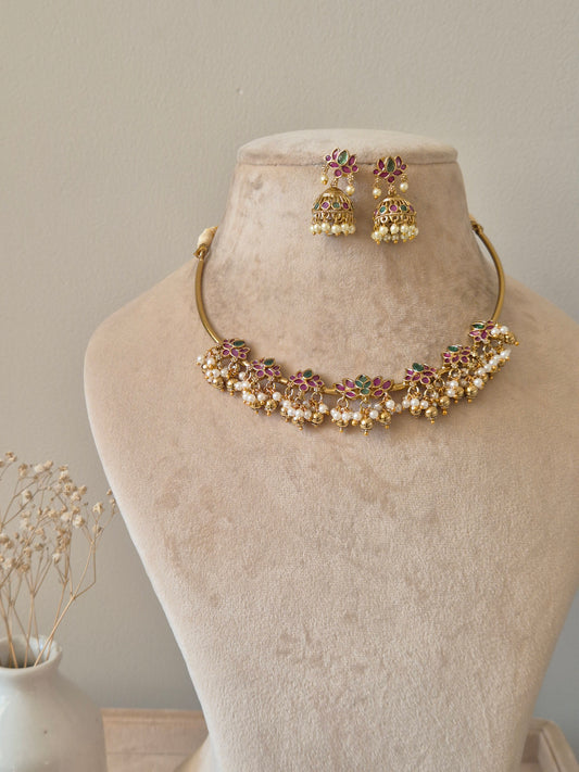 Pavitra Necklace Set